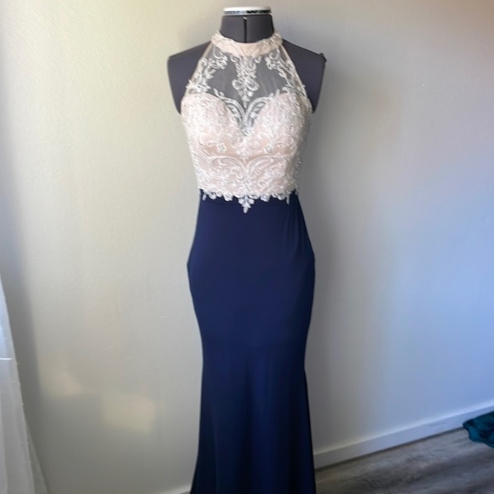 Nina Canacci dress size 4 Ivory and Navy beaded gown